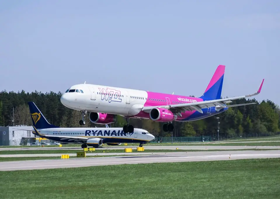 Wizz Air ir Ryanair atšaukė virš 10 skrydžių krypčių iš Lietuvos
