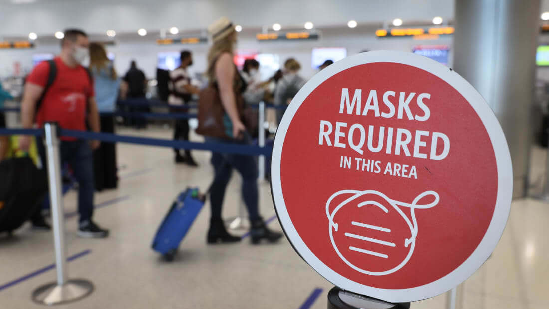 ES atsisako reikalavimo dėvėti apsaugines veido kaukes keliaujant oro transportu